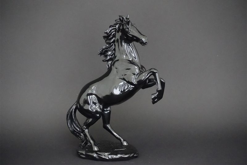 Hest steilende sort blank 34,8x24,8x12,2 cm
