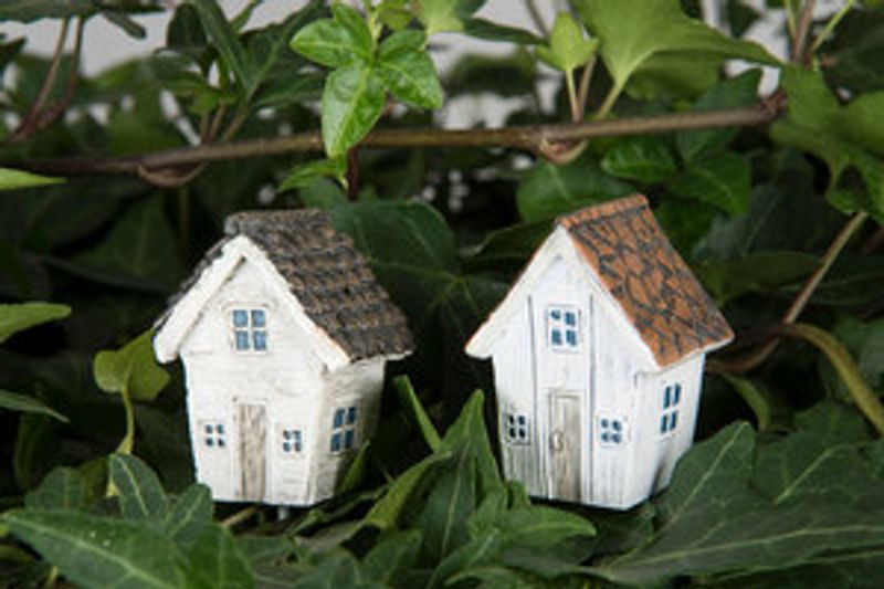 Hus Hvit på stikk 3x4 cm