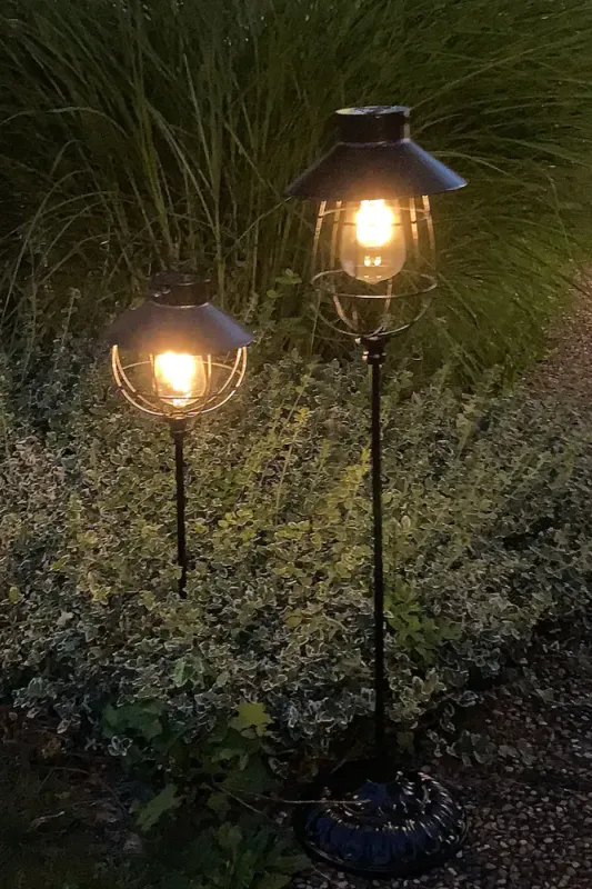 Solcelle lampe på stang H 64 cm 