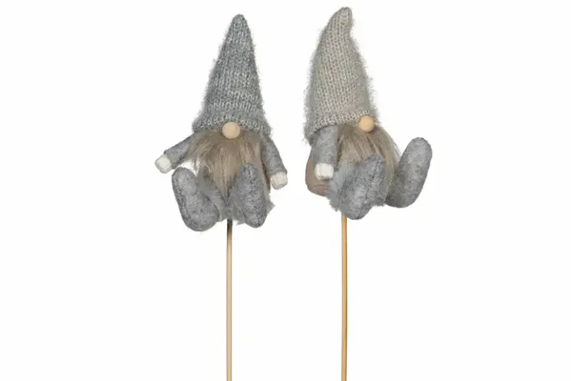 Nisse Beige sittende på stikk  H 10 cm